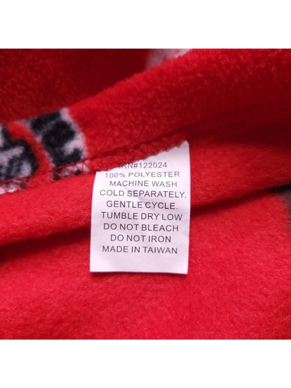 University Wisconsin Badgers Red Collegiate Snuggie Blanket Sleeves Tailgating